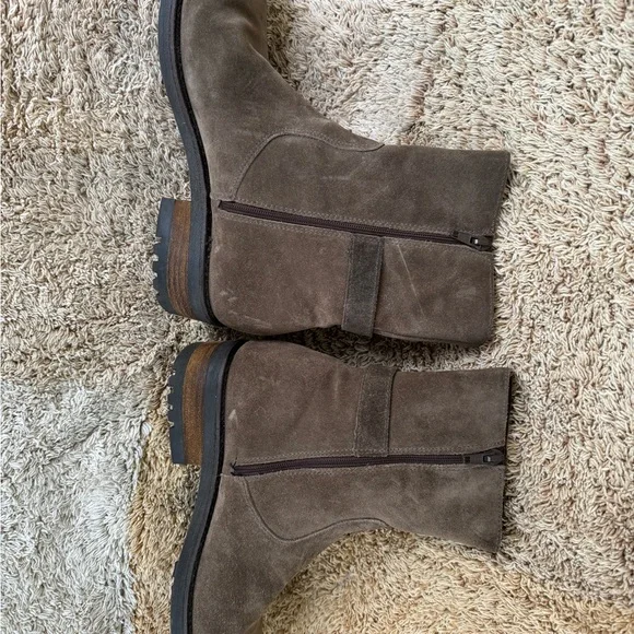 La Canadienne Women's Olive Buckled Wedge Booties - Picture 7 of 11